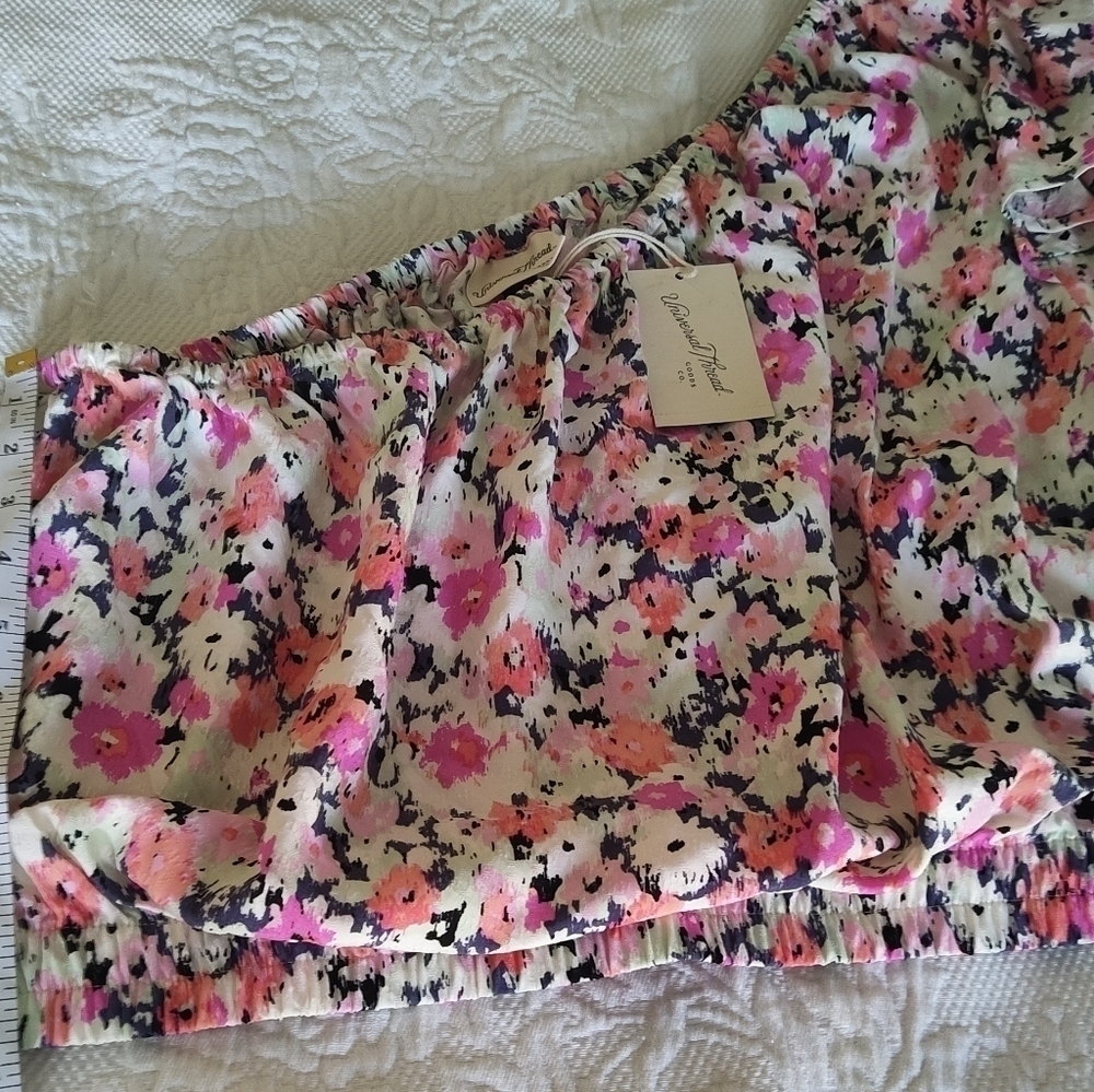 Universal Thread One Shoulder Floral Top Sized 2X - Picture 9 of 10